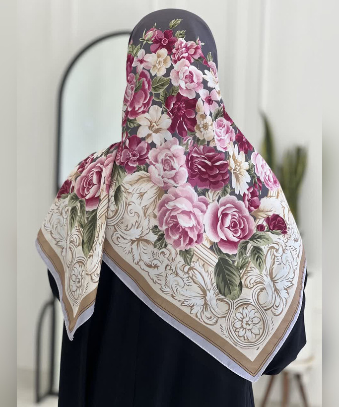 روسری حریر ابریشم گلدار حاشیهدار قواره ۱۲۰