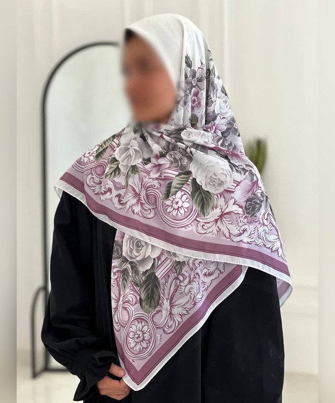 روسری حریر ابریشم گلدار حاشیهدار قواره ۱۲۰