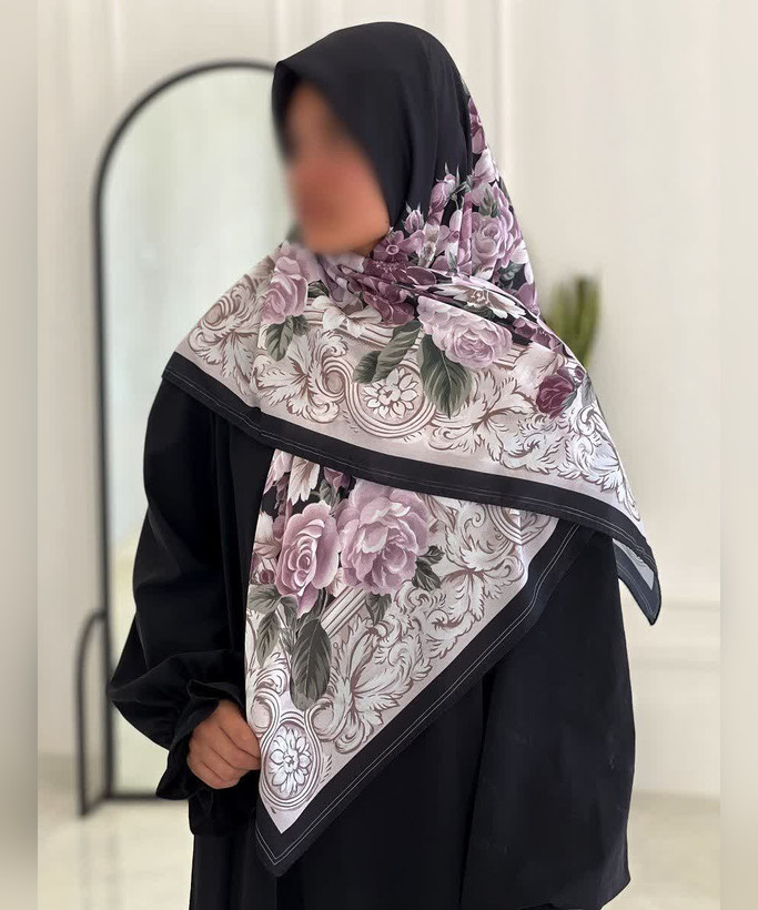 روسری حریر ابریشم گلدار حاشیهدار قواره ۱۲۰
