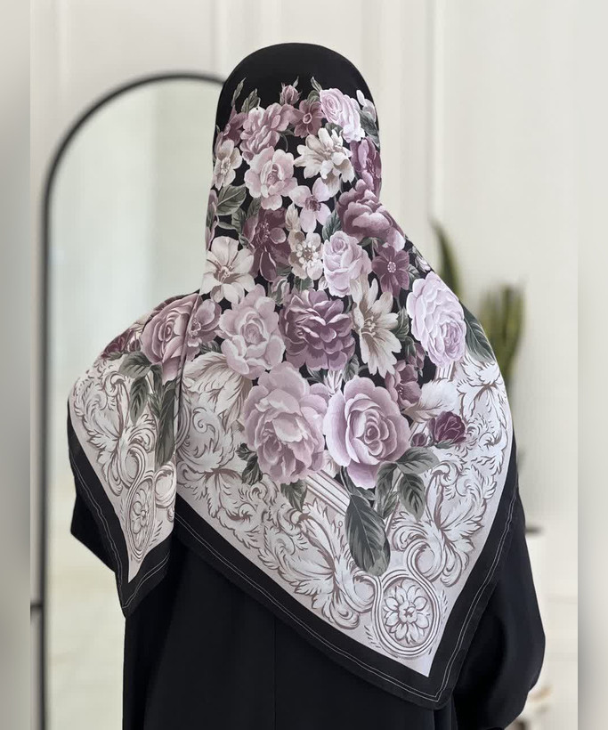 روسری حریر ابریشم گلدار حاشیهدار قواره ۱۲۰
