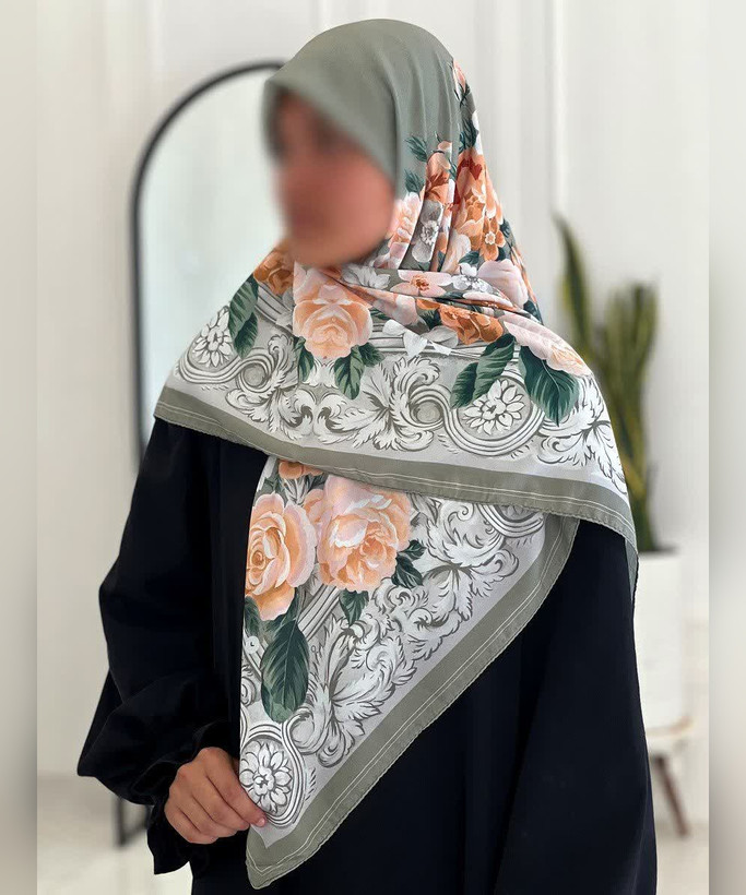 روسری حریر ابریشم گلدار حاشیهدار قواره ۱۲۰