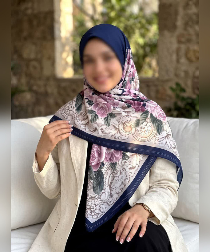روسری حریر ابریشم گلدار حاشیهدار قواره ۱۲۰