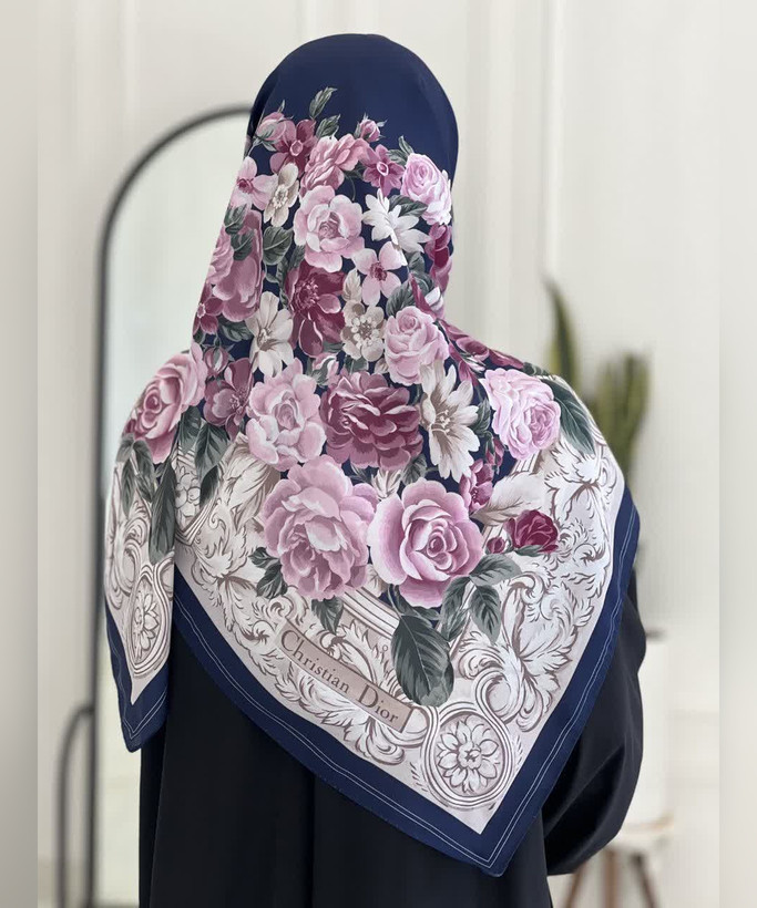روسری حریر ابریشم گلدار حاشیهدار قواره ۱۲۰