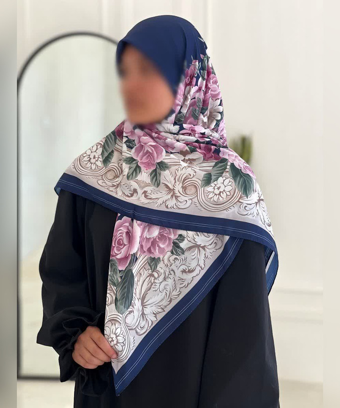 روسری حریر ابریشم گلدار حاشیهدار قواره ۱۲۰
