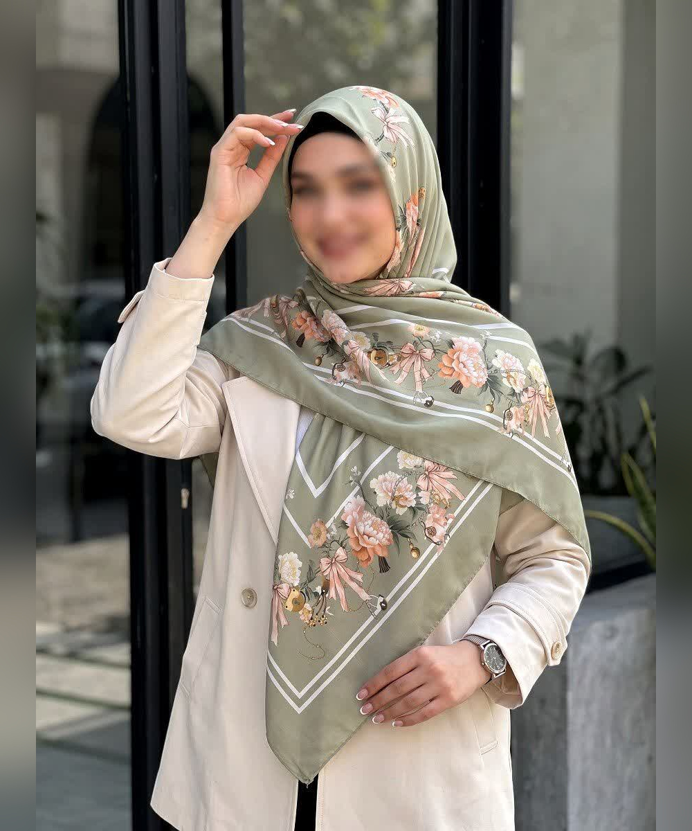روسری کرپ‌نخ گل‌دار حاشیه‌هندسی قواره ۱۴۰