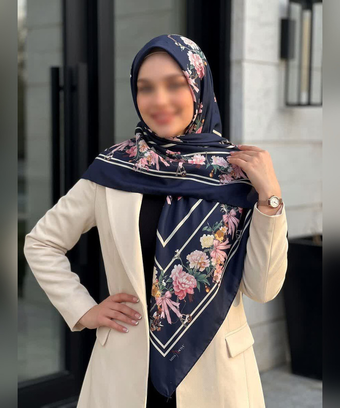 روسری کرپنخ گلدار حاشیههندسی قواره ۱۴۰