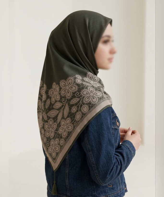 روسری سوپرنخ طرحدار قواره ۱۲۰ مدل 107924