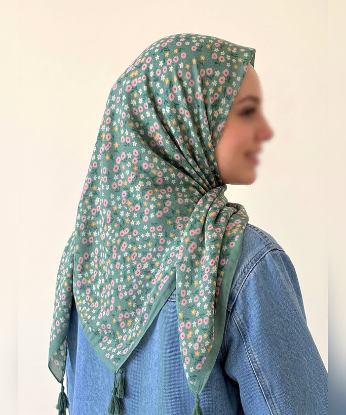 روسری سوپرنخ طرح گل گلی قواره ۱۲۰