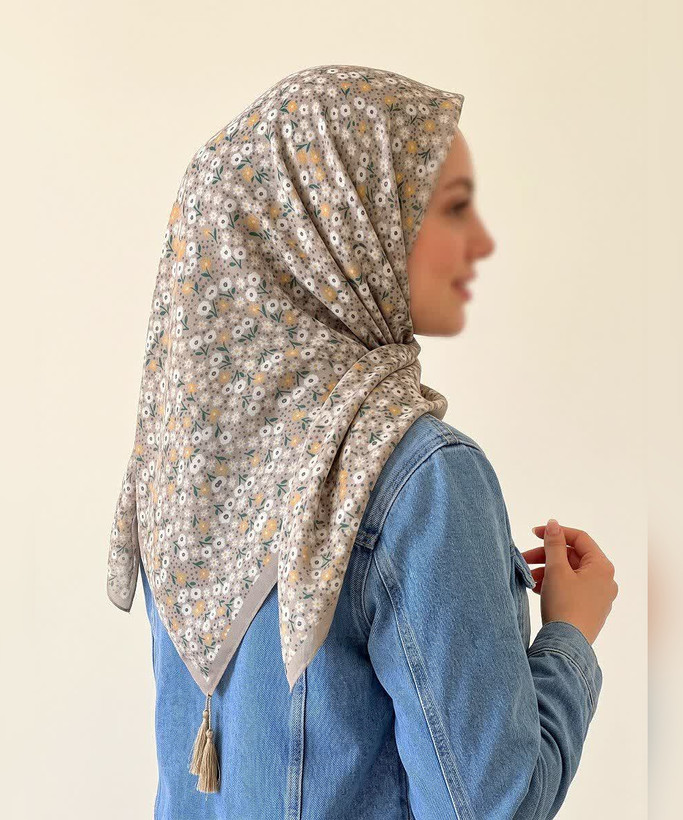 روسری سوپرنخ طرح گل گلی قواره ۱۲۰