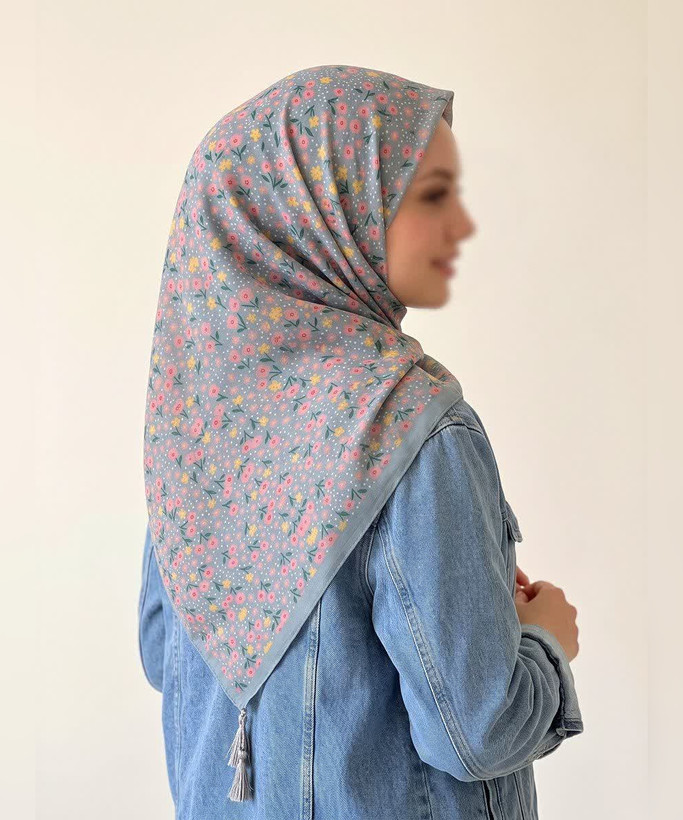 روسری سوپرنخ طرح گل گلی قواره ۱۲۰