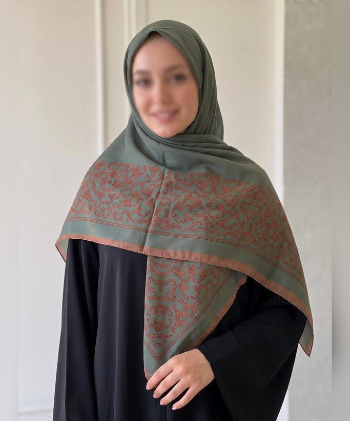 روسری سوپرنخ حاشیه طرحدار قواره ۱۲۰