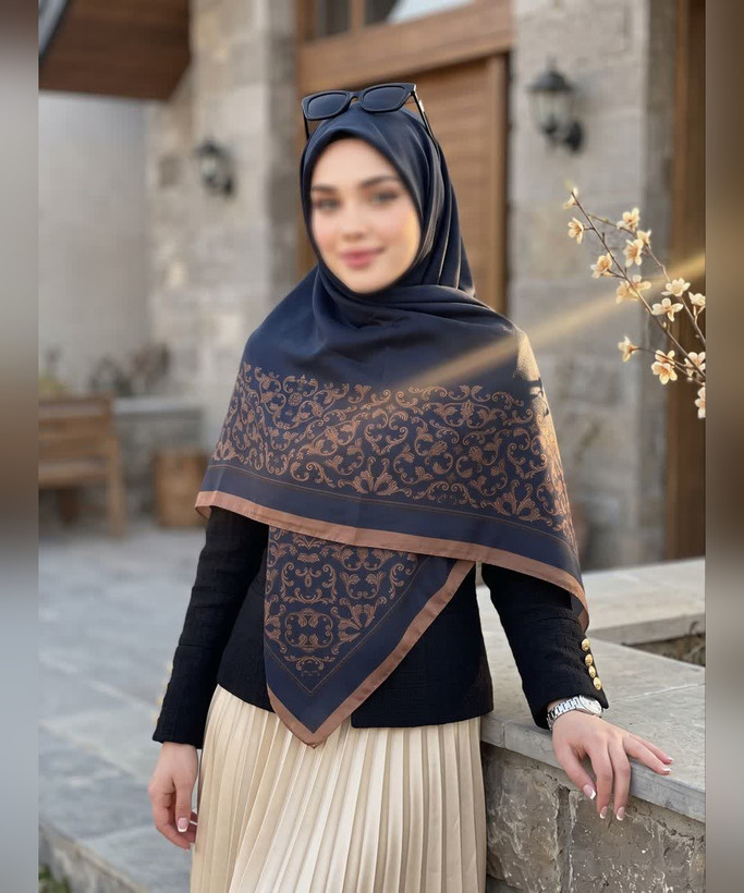 روسری نخی حاشیه طرحدار قواره ۱۴۰