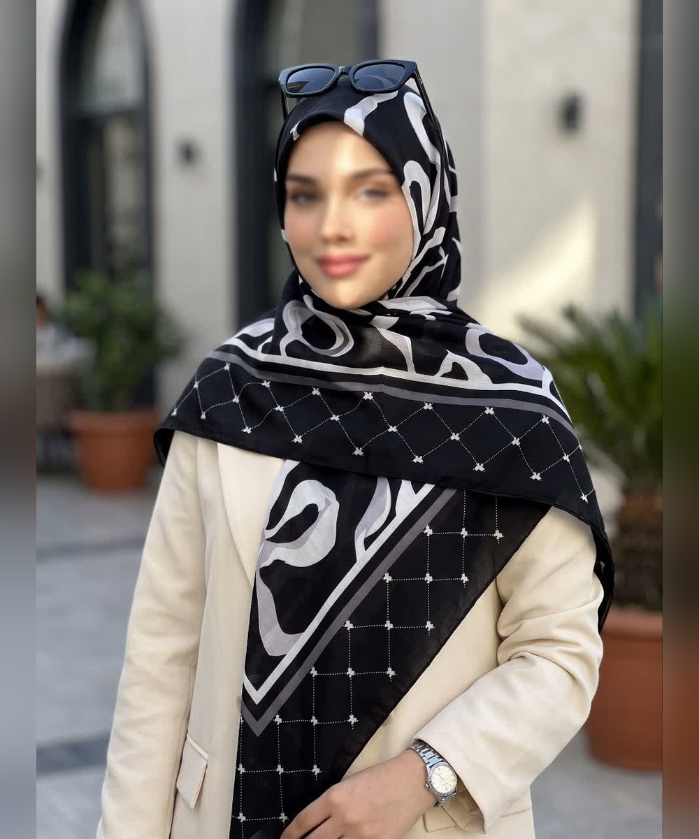 روسری سوپرنخ طرح پاپیون بزرگ قواره ۱۴۰