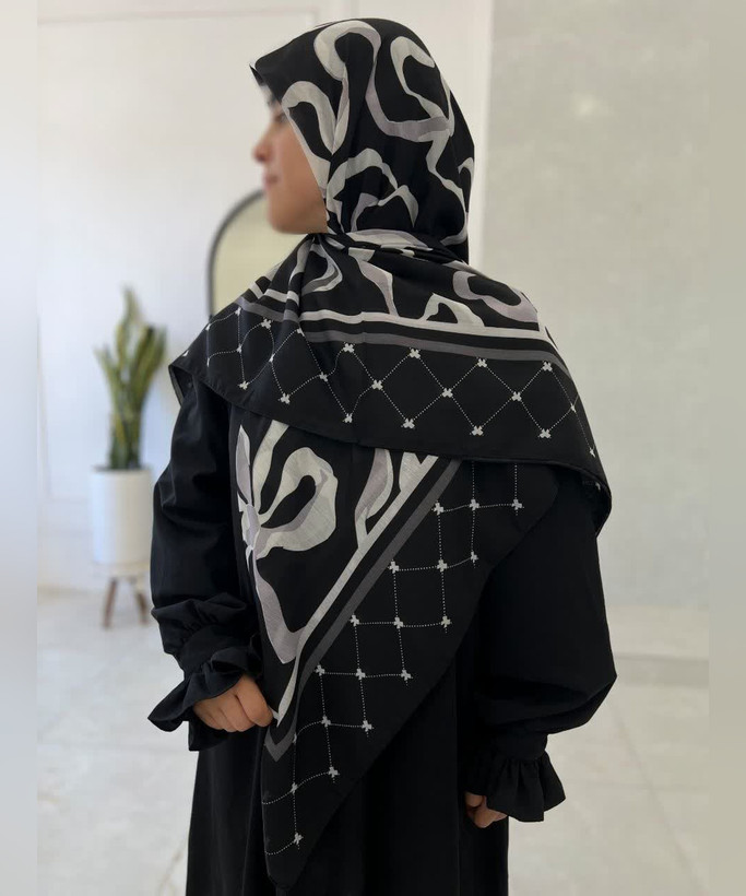 روسری سوپرنخ طرح پاپیون بزرگ قواره ۱۴۰