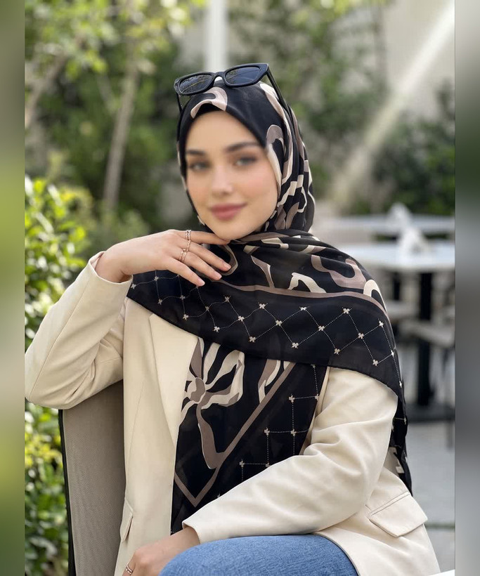 روسری سوپرنخ طرح پاپیون بزرگ قواره ۱۴۰