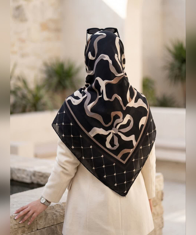 روسری سوپرنخ طرح پاپیون بزرگ قواره ۱۴۰