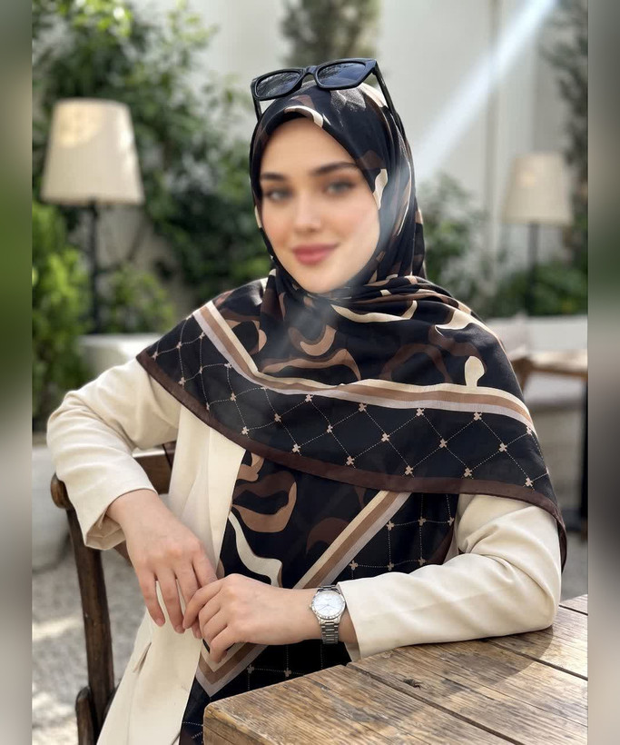 روسری سوپرنخ طرح پاپیون بزرگ قواره ۱۴۰