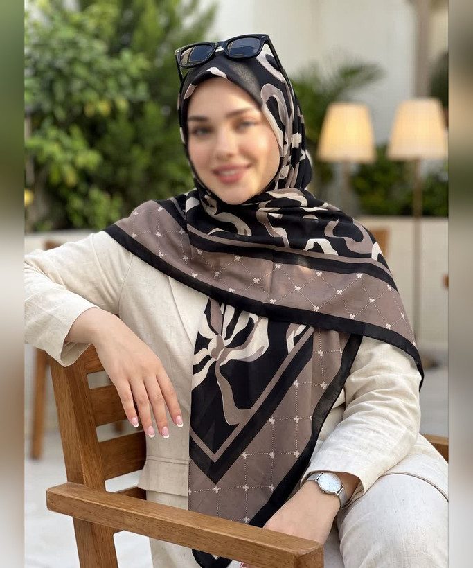 روسری سوپرنخ طرح پاپیون بزرگ قواره ۱۴۰