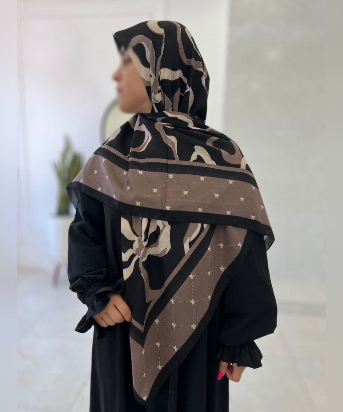 روسری سوپرنخ طرح پاپیون بزرگ قواره ۱۴۰