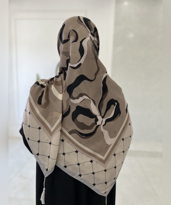 روسری سوپرنخ طرح پاپیون بزرگ قواره ۱۴۰