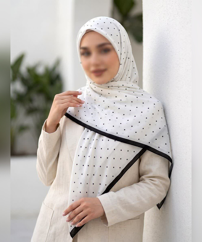 روسری نخی طرح خالخالی قواره ۱۴۰