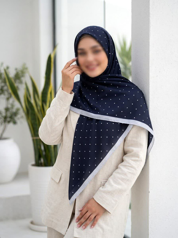 روسری نخی طرح خالخالی قواره ۱۴۰